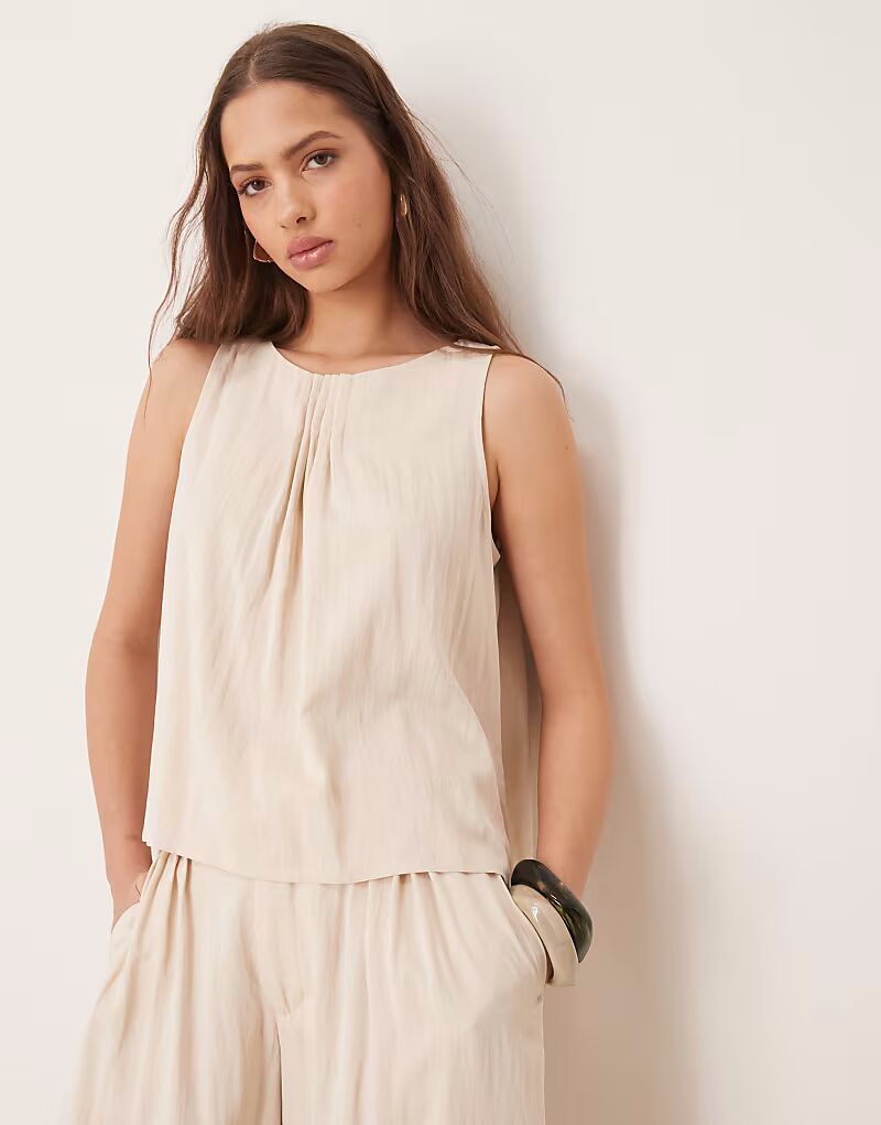 Топ-халтер с микроплиссировкой цвета пахты Asos Design
Топ-халтер с микроплиссировкой цвета пахты Asos Design