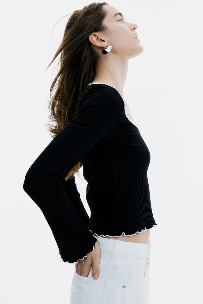 Рубашка в рубчик с отделкой оверлоком H&M, черный
Рубашка в рубчик с отделкой оверлоком H&M, черный