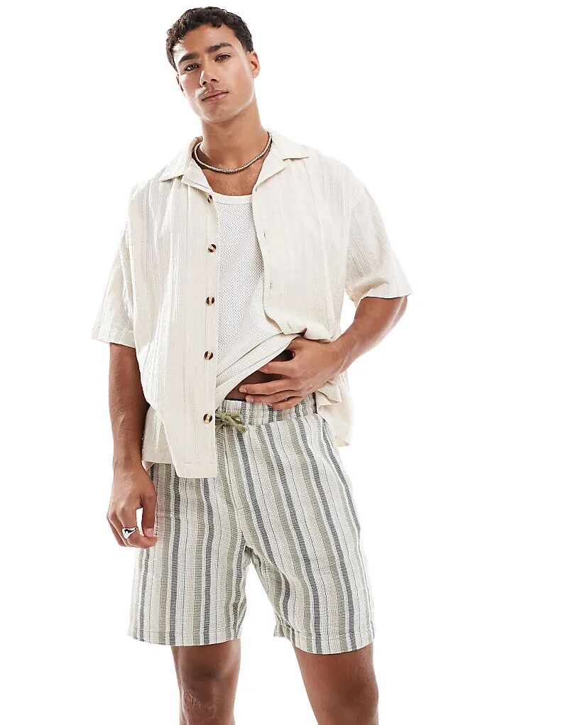 Шорты ONLY & SONS с завязкой на талии в кремово-шалфейную полоску
Шорты ONLY & SONS с завязкой на талии в кремово-шалфейную полоску