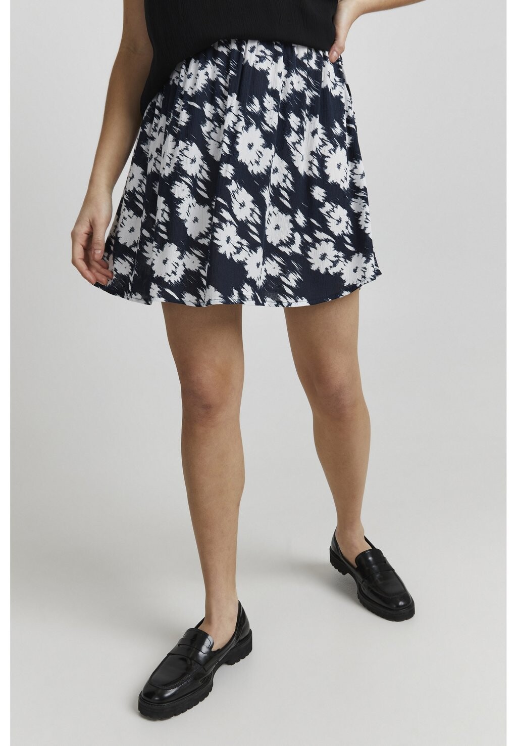 Юбка ICHI, цвет total eclipse
Юбка ICHI, цвет total eclipse