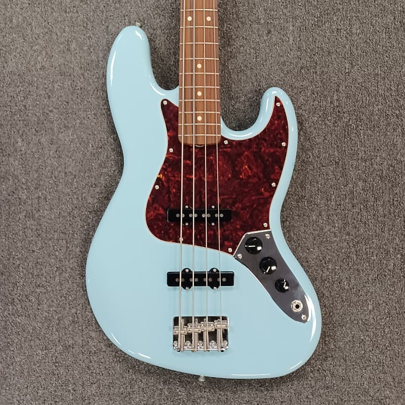 Бас-гитара Fender Vintera 60-х Jazz Bass - Daphne Blue Vintera 60's Jazz Bass
Бас-гитара Fender Vintera 60-х Jazz Bass - Daphne Blue Vintera 60's Jazz Bass