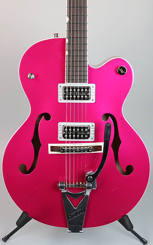 Gretsch G6120T-HR Brian Setzer Signature Hot Rod Hollow Body Candy Magenta
Gretsch G6120T-HR Brian Setzer Signature Hot Rod Hollow Body Candy Magenta