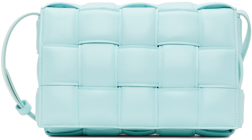Синяя стеганая сумка через плечо с кассетой Bottega Veneta, Синий, Синяя стеганая сумка через плечо с кассетой Bottega Veneta
Синяя стеганая сумка через плечо с кассетой Bottega Veneta, Синий, Синяя стеганая сумка через плечо с кассетой Bottega Veneta