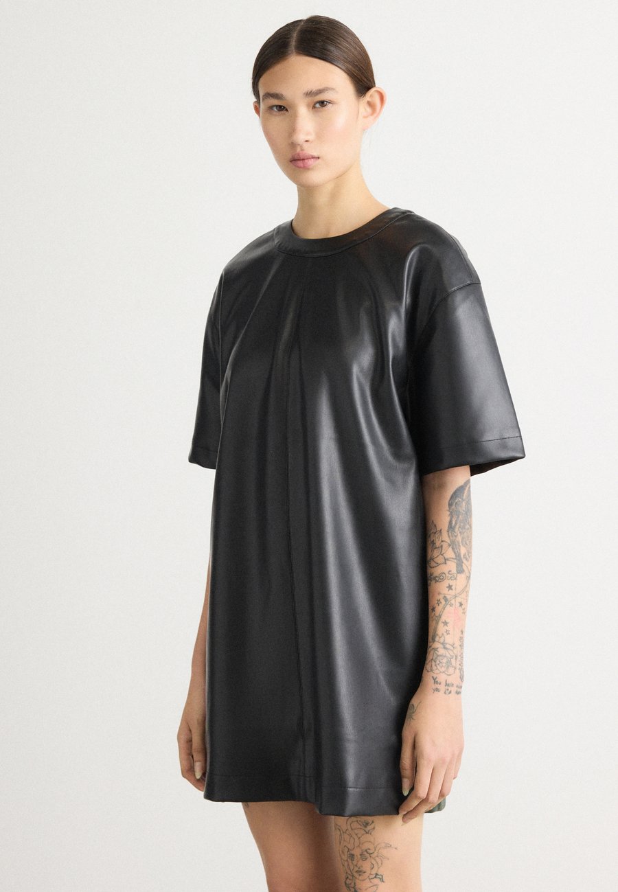 Платье Calvin Klein Jeans T SHIRT MINI DRESS, Black
Платье Calvin Klein Jeans T SHIRT MINI DRESS, Black