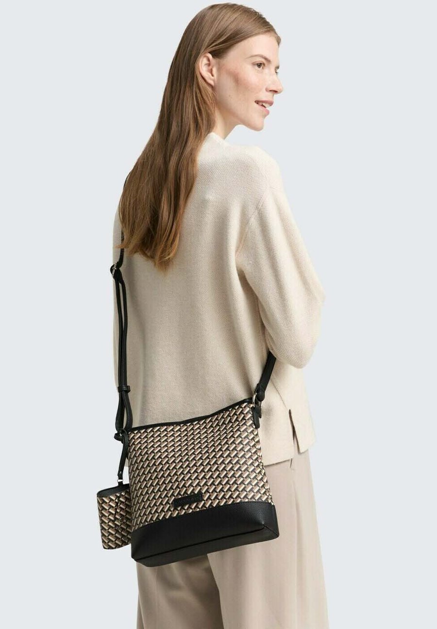 Сумка кросс-боди TOM TAILOR Cross body bag, Schwarz Black/Black
Сумка кросс-боди TOM TAILOR Cross body bag, Schwarz Black/Black