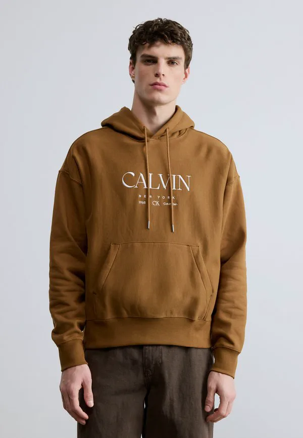 Худи премиум-класса с графическим принтом Calvin Klein, Bronze-Coloured/Gold-Coloured, Красный, Худи премиум-класса с графическим принтом Calvin Klein, Bronze-Coloured/Gold-Coloured
Худи премиум-класса с графическим принтом Calvin Klein, Bronze-Coloured/Gold-Coloured, Красный, Худи премиум-класса с графическим принтом Calvin Klein, Bronze-Coloured/Gold-Coloured