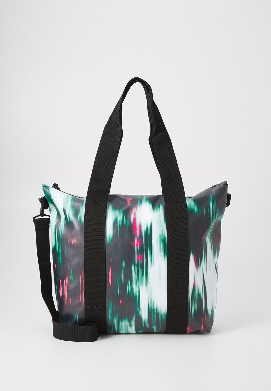 Сумка-шоппер Rains TOTE BAG MINI UNISEX, Blur/Multi-Coloured
Сумка-шоппер Rains TOTE BAG MINI UNISEX, Blur/Multi-Coloured