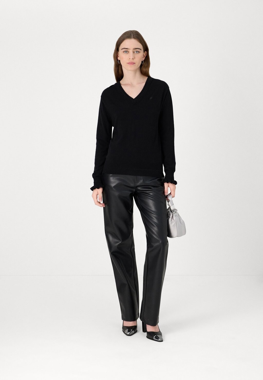 Свитер BACK STRING V NECK DKNY, черный
Свитер BACK STRING V NECK DKNY, черный