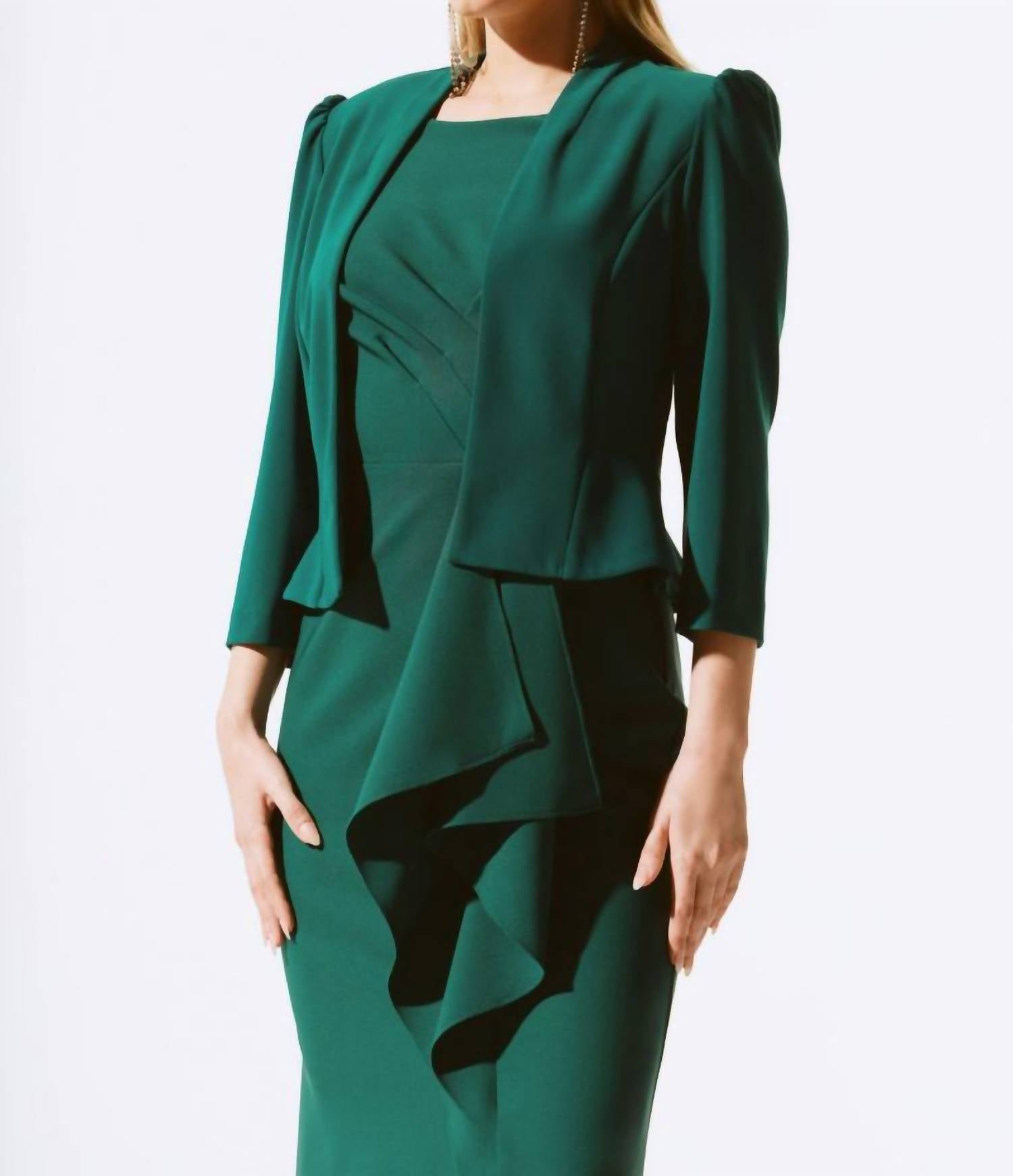 Абсолютно зеленая куртка с бантом на спине и пышными рукавами Joseph Ribkoff
Абсолютно зеленая куртка с бантом на спине и пышными рукавами Joseph Ribkoff