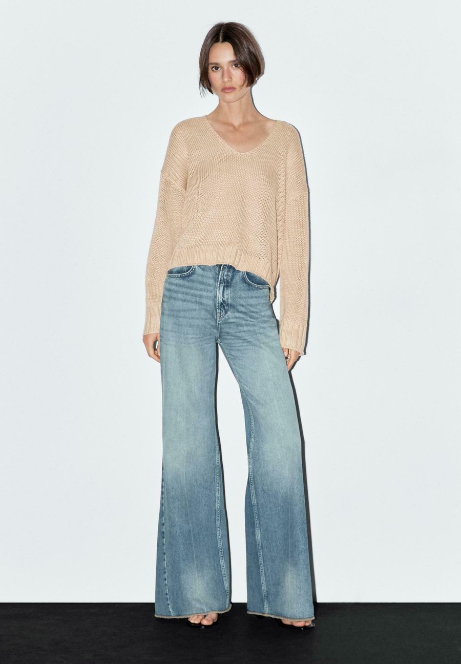 Джемпер Massimo Dutti V-NECK WITH LONG SLEEVES, Beige
Джемпер Massimo Dutti V-NECK WITH LONG SLEEVES, Beige