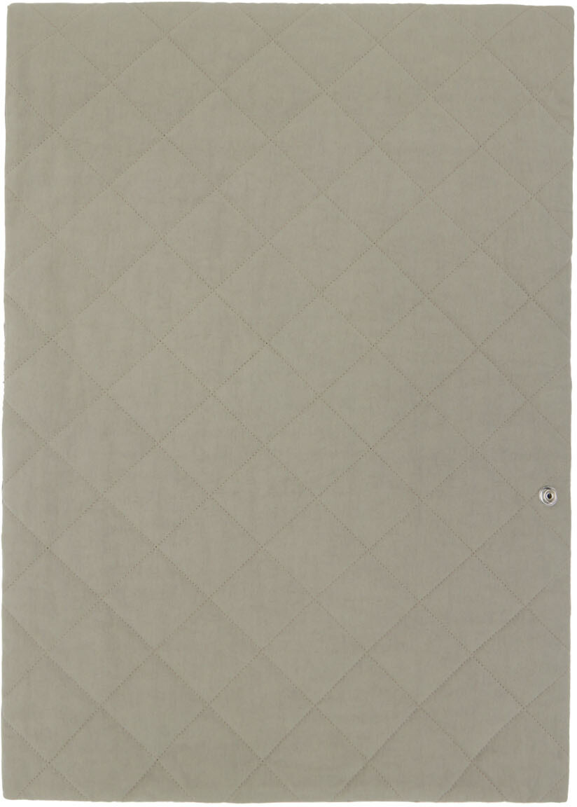 Серый стеганый шарф MM6 Maison Margiela
Серый стеганый шарф MM6 Maison Margiela