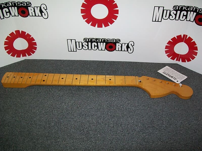 Allparts Лицензия Fender Большая передняя бабка, кленовый гриф Strat, профиль C, отделка Poly - #LMF-C
Allparts Лицензия Fender Большая передняя бабка, кленовый гриф Strat, профиль C, отделка Poly - #LMF-C