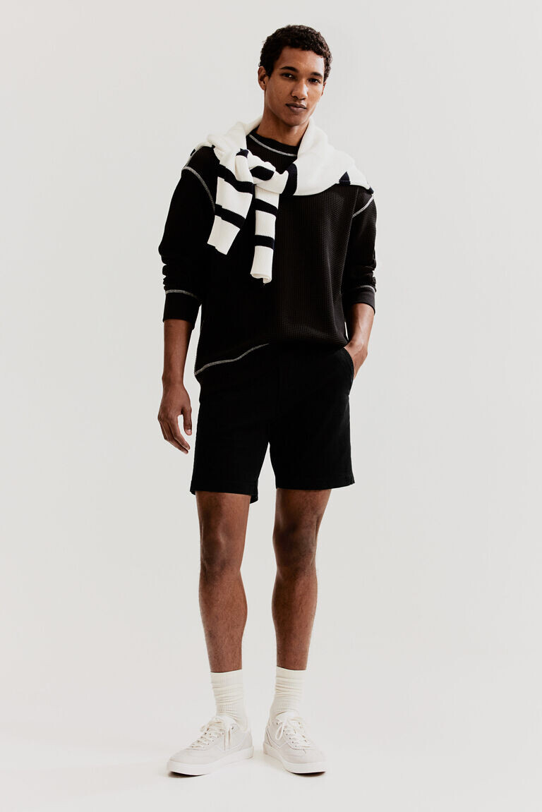 Шорты чинос стандартного кроя H&M, черный
Шорты чинос стандартного кроя H&M, черный