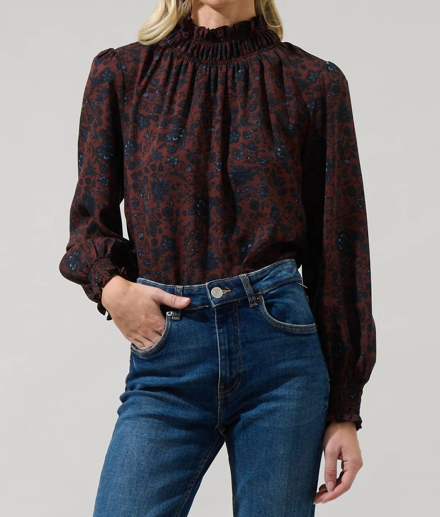 Шоколадный топ с цветочным принтом SUGARLIPS
Шоколадный топ с цветочным принтом SUGARLIPS