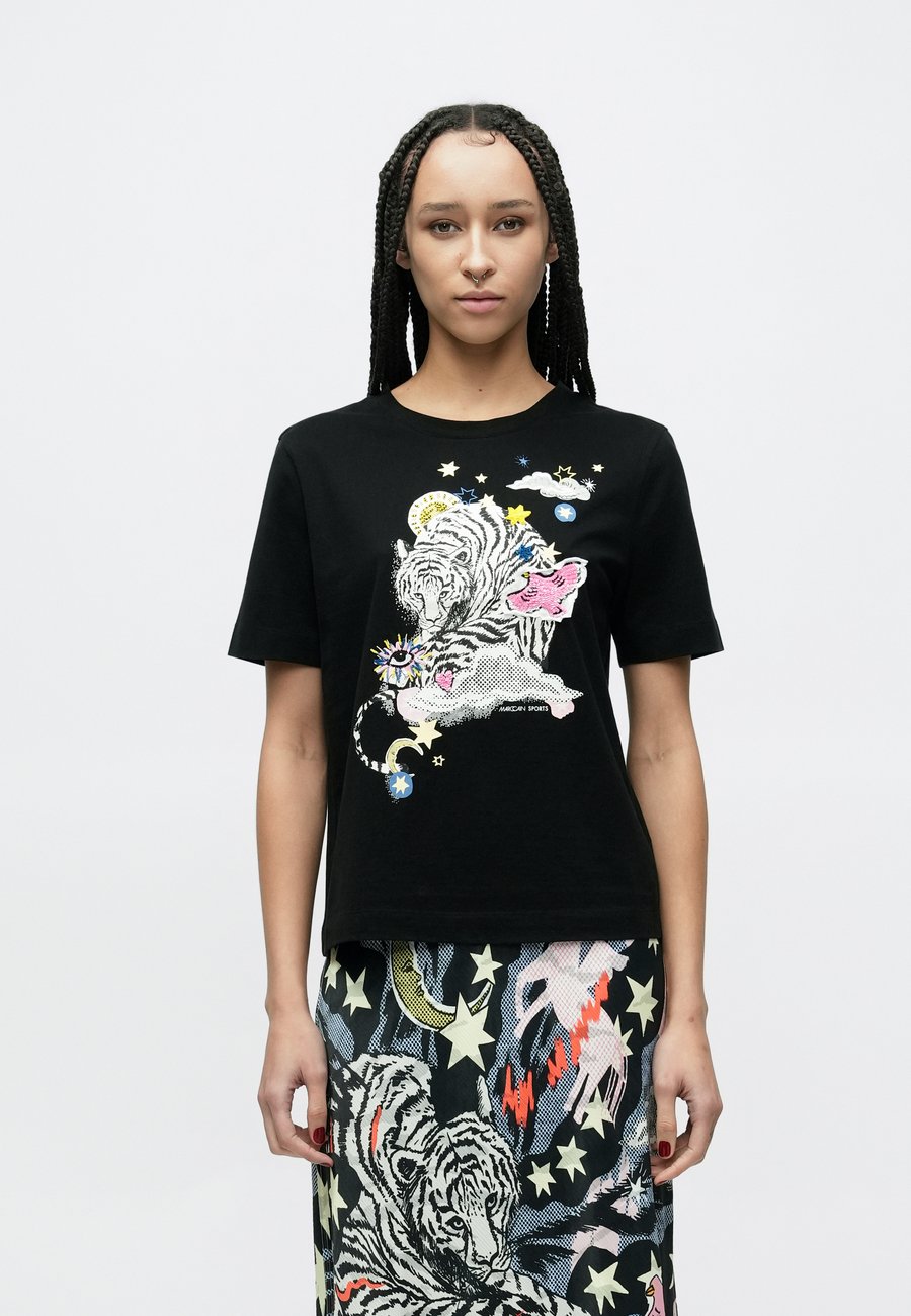 Футболка Marc Cain Print T-shirt, Black, Черный, Футболка Marc Cain Print T-shirt, Black
Футболка Marc Cain Print T-shirt, Black, Черный, Футболка Marc Cain Print T-shirt, Black