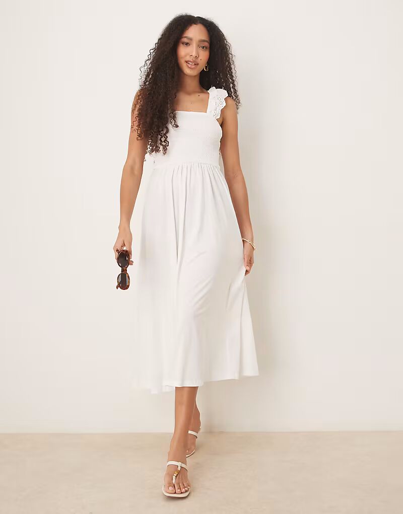 Платье-миди Nobody's Child Rita с оборками на плечах, белое
Платье-миди Nobody's Child Rita с оборками на плечах, белое