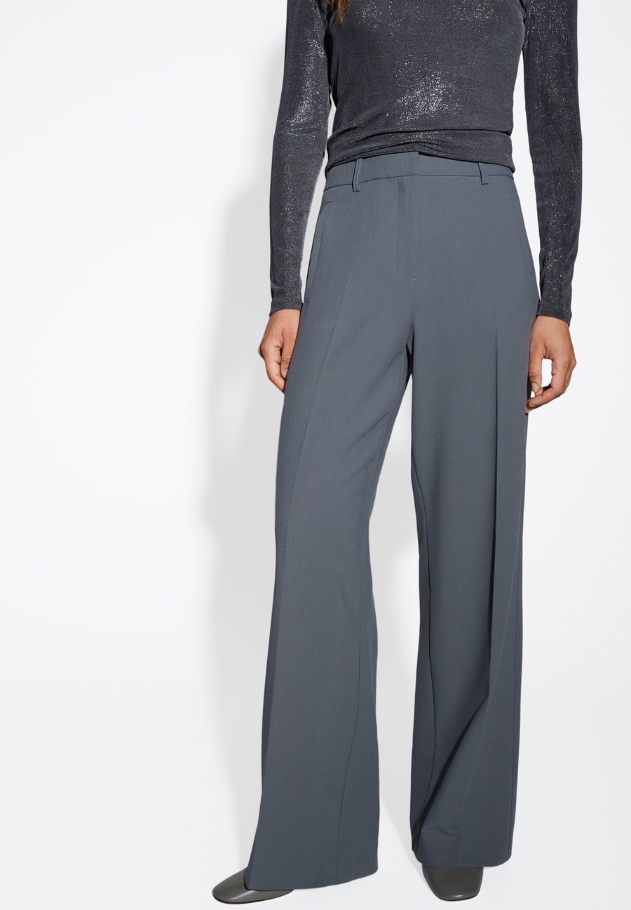 Брюки someday. HIGH RISE WIDE STRAIGHT CUT, Silver Moon/Light Grey
Брюки someday. HIGH RISE WIDE STRAIGHT CUT, Silver Moon/Light Grey