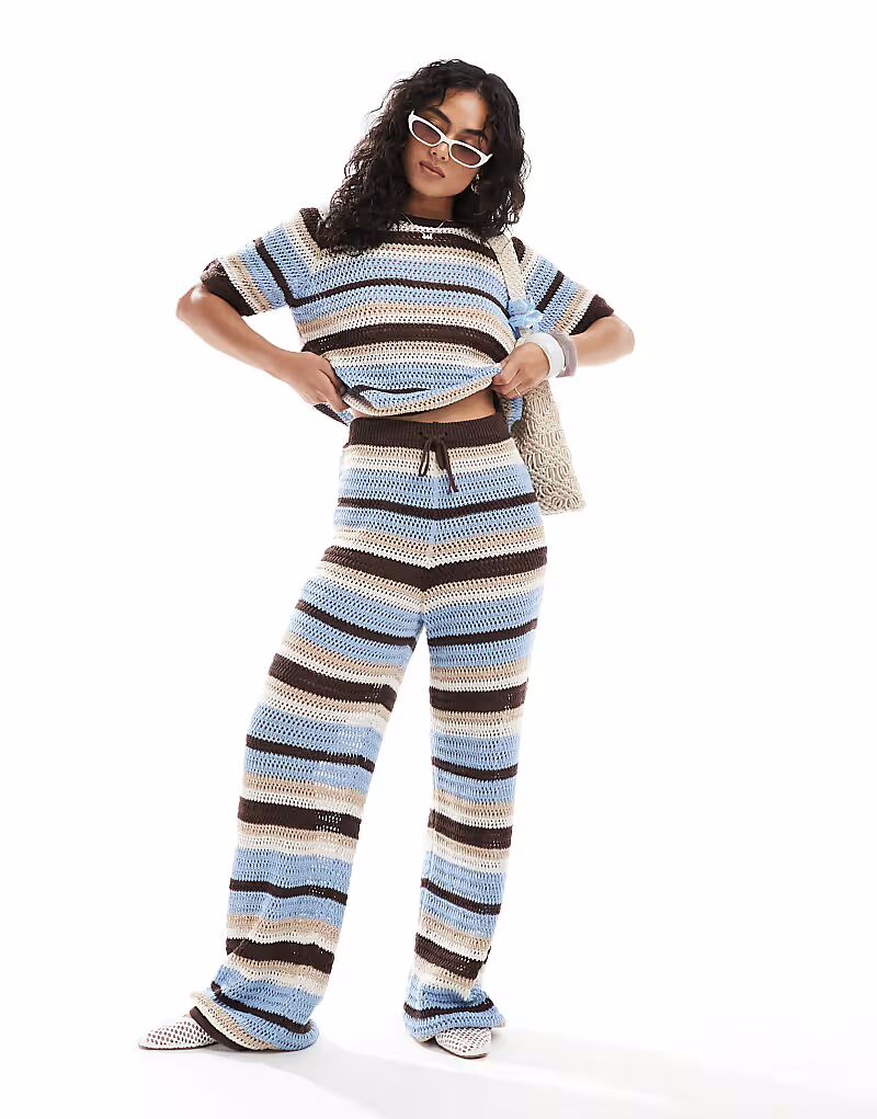 Широкие брюки крючком в сине-коричневую полоску Asos Design
Широкие брюки крючком в сине-коричневую полоску Asos Design