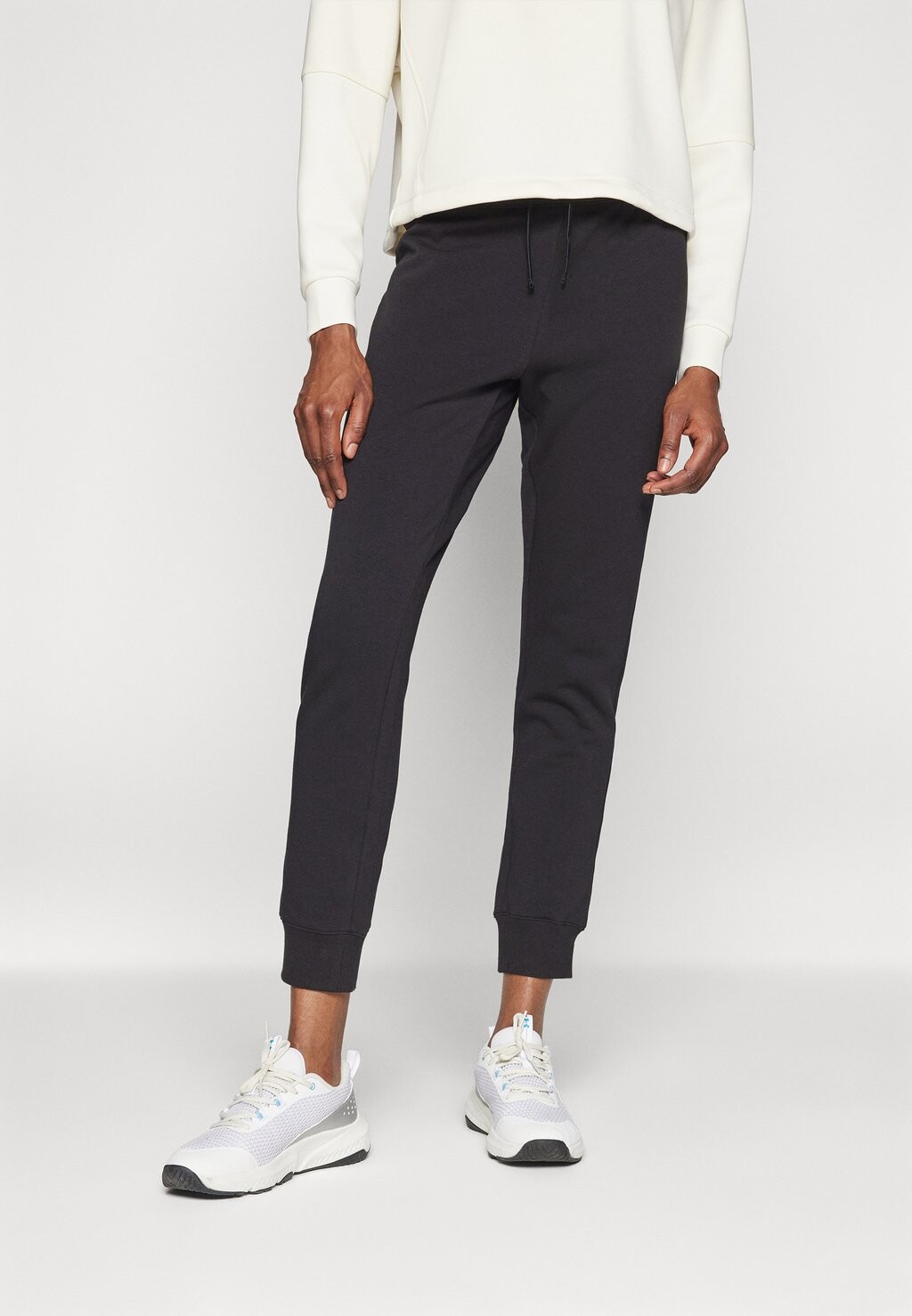 Спортивные штаны ICONS RIB CUFF PANTS Champion, черный
Спортивные штаны ICONS RIB CUFF PANTS Champion, черный