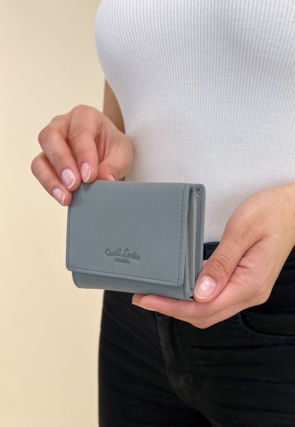 Кошелек August Gusti Leder, цвет grey blue
Кошелек August Gusti Leder, цвет grey blue