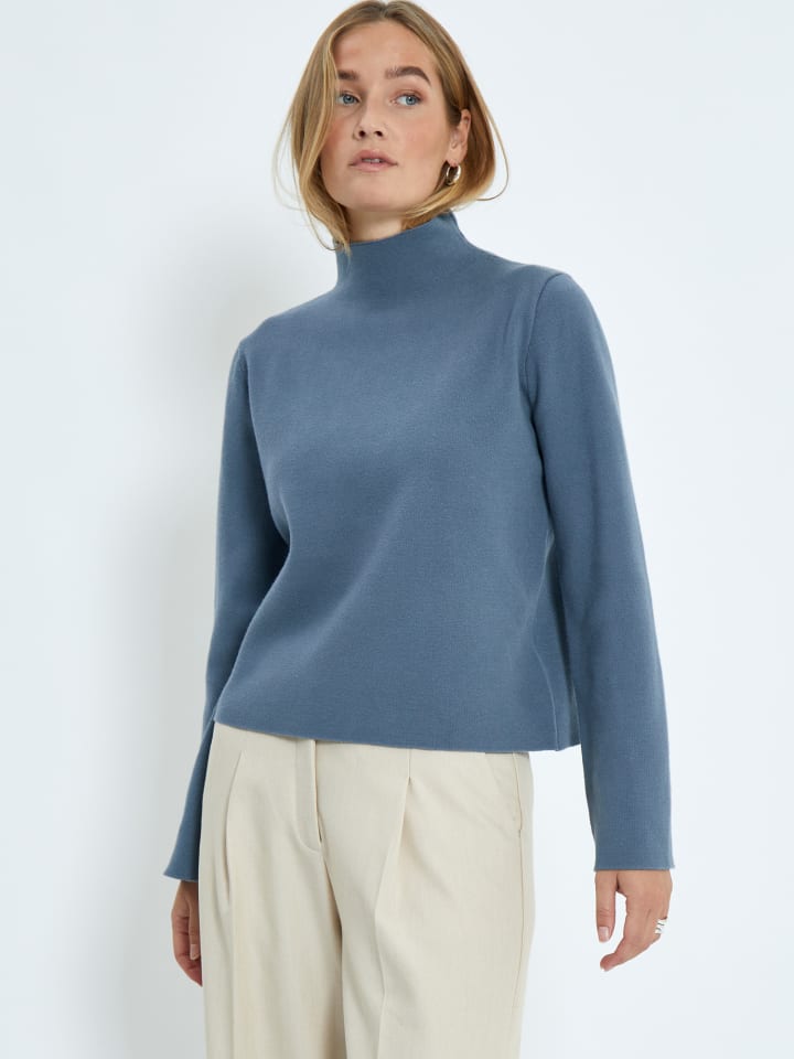 Свитер цвета Citadel Blue minus
Свитер цвета Citadel Blue minus