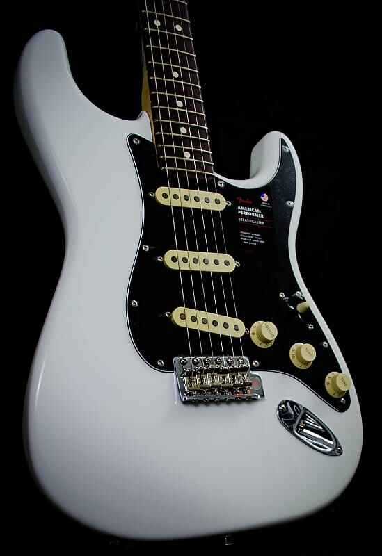 Fender American Performer Stratocaster SSS в цвете Arctic White с сумкой Deluxe Gig Bag American Performer Stratocaster SSS in Arctic White with Deluxe Gig Bag
Fender American Performer Stratocaster SSS в цвете Arctic White с сумкой Deluxe Gig Bag American Performer Stratocaster SSS in Arctic White with Deluxe Gig Bag