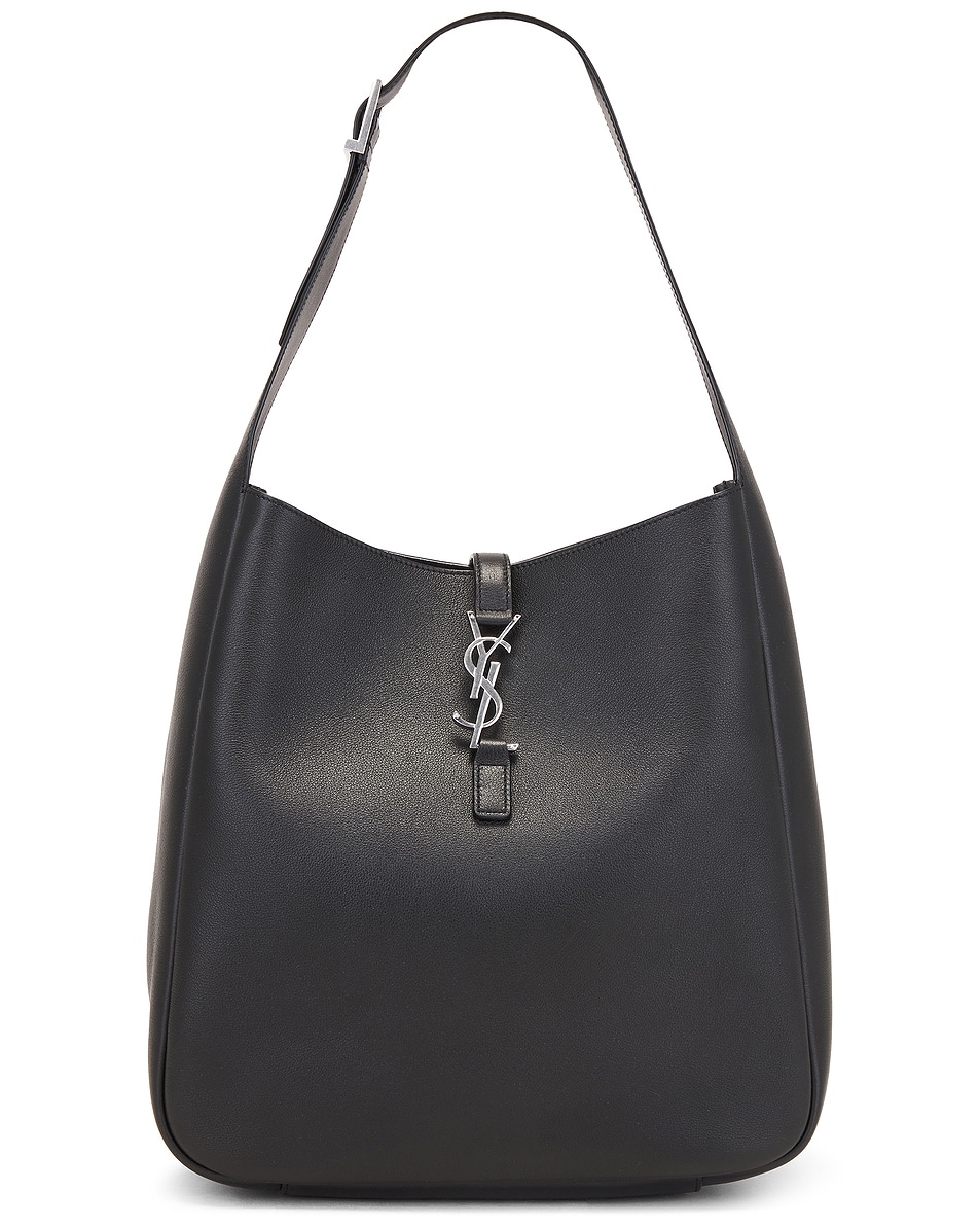 Большая мягкая сумка-хобо Le 5 A 7 Saint Laurent, цвет Nero
Большая мягкая сумка-хобо Le 5 A 7 Saint Laurent, цвет Nero