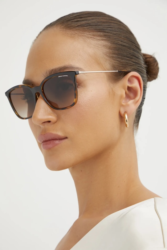 Солнцезащитные очки Armani Exchange, коричневый
Солнцезащитные очки Armani Exchange, коричневый