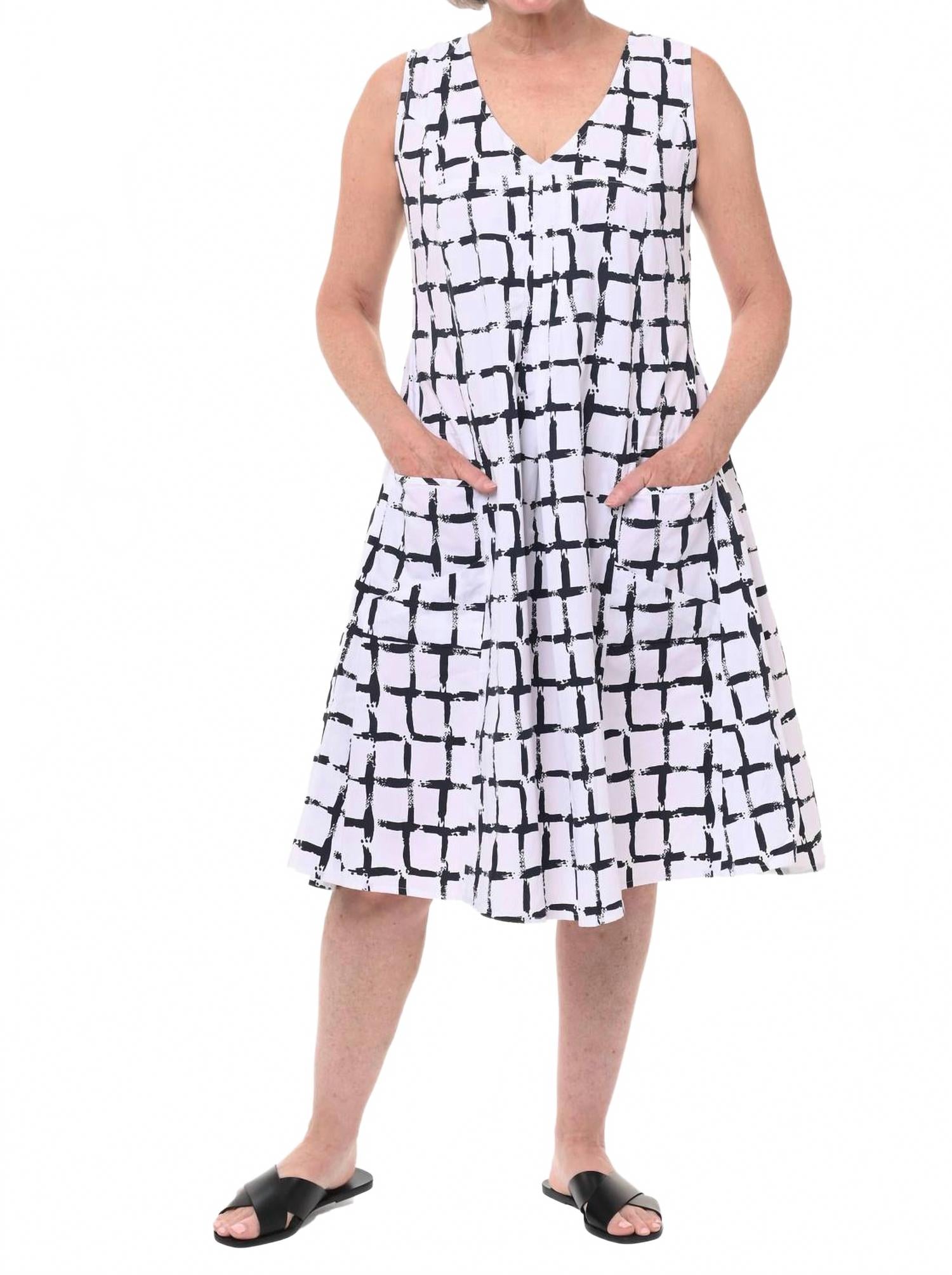 Платье Poppie в бело-черном градиенте Tulip Clothing
Платье Poppie в бело-черном градиенте Tulip Clothing