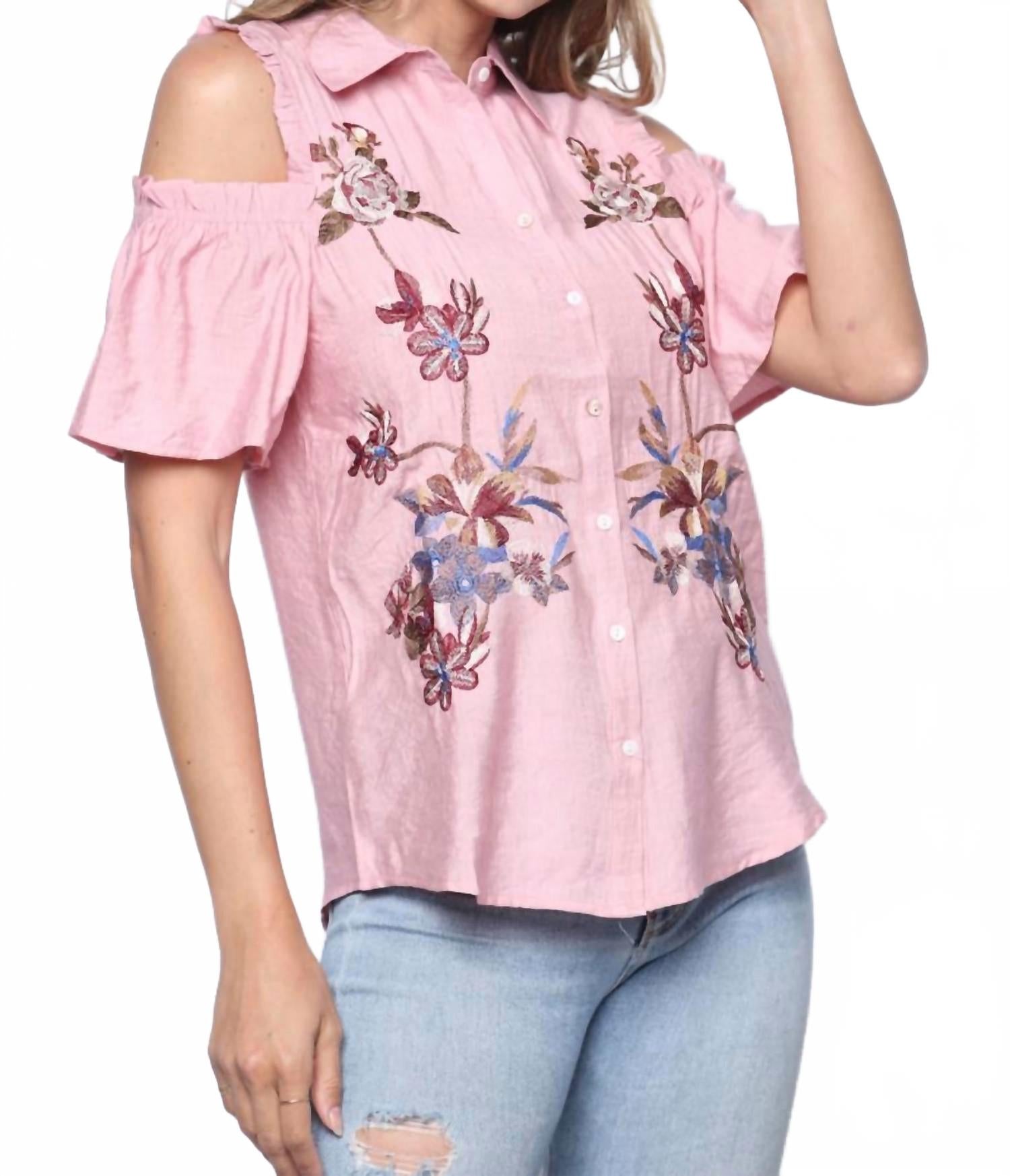 Приталенная блуза с вышивкой холодного плеча в розовом цвете Entro
Приталенная блуза с вышивкой холодного плеча в розовом цвете Entro