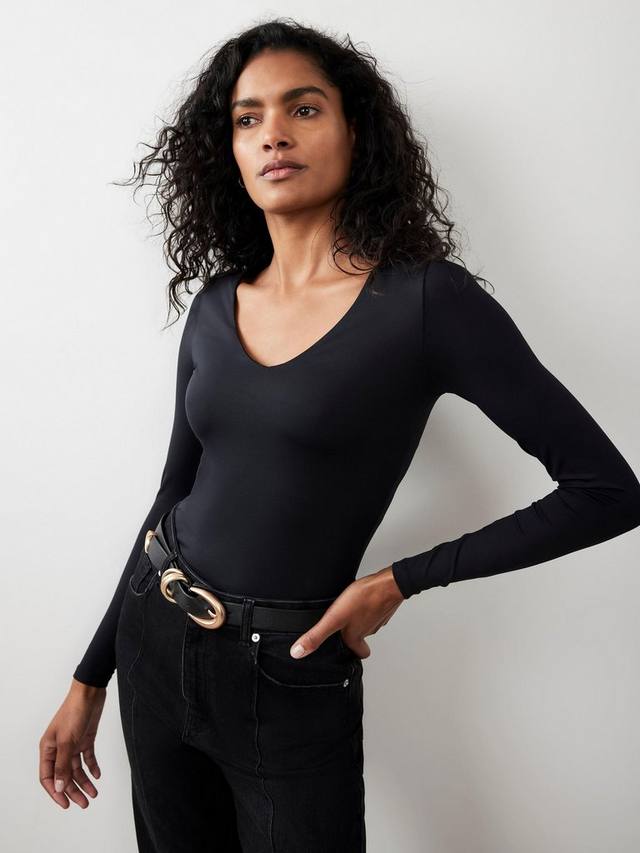 Топ с v-образным вырезом и длинными рукавами для многослойности Mint Velvet, Black
Топ с v-образным вырезом и длинными рукавами для многослойности Mint Velvet, Black