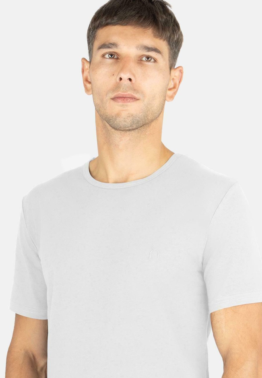 Футболка Normani 4ER SET, Beige Marine Schwarz Weiß/Yellow, Желтый, Футболка Normani 4ER SET, Beige Marine Schwarz Weiß/Yellow
Футболка Normani 4ER SET, Beige Marine Schwarz Weiß/Yellow, Желтый, Футболка Normani 4ER SET, Beige Marine Schwarz Weiß/Yellow