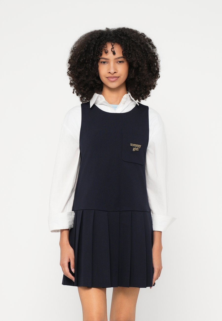 Платье Tommy Jeans SCHOLAR TAILORED DRESS, Sport Navy/Dark Blue
Платье Tommy Jeans SCHOLAR TAILORED DRESS, Sport Navy/Dark Blue