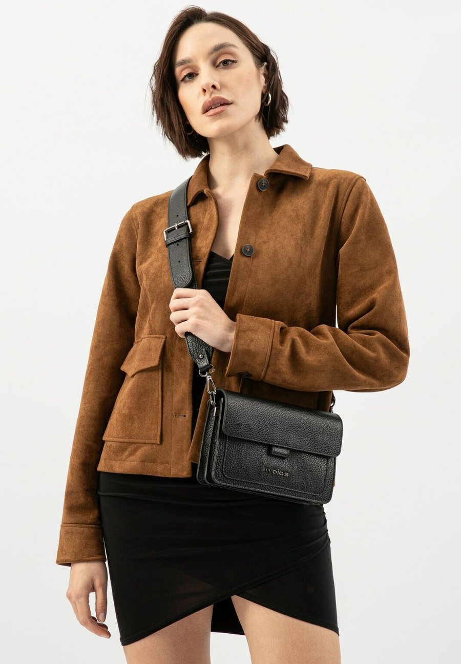 Сумка кросс-боди Wojas Cross body bag, Black /Black
Сумка кросс-боди Wojas Cross body bag, Black /Black