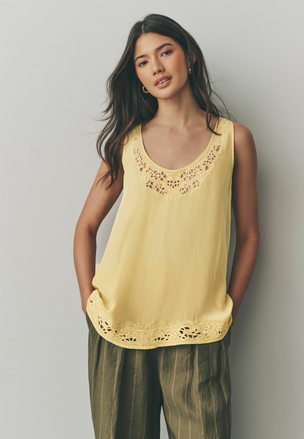 Топ REGULAR FIT Next, желтый
Топ REGULAR FIT Next, желтый