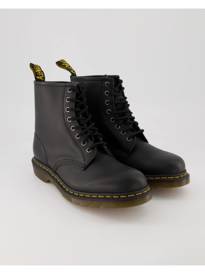 Черные ботильоны Dr. Martens
Черные ботильоны Dr. Martens