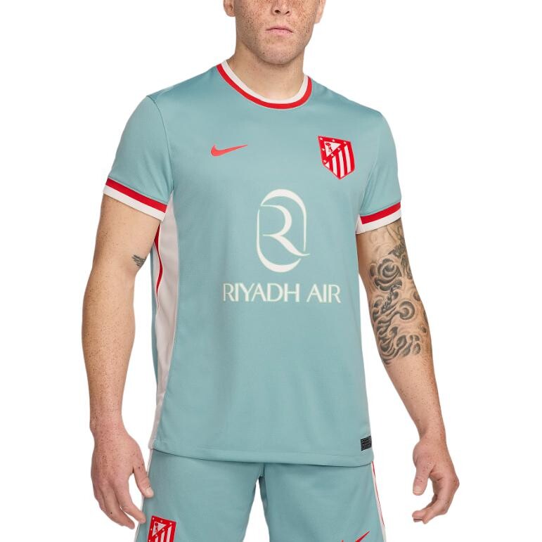 Футболка мужская Atlético Madrid Track Red/Mystic Red/Fir/Metallic Silver Nike, красный/серебристый 
Футболка мужская Atlético Madrid Track Red/Mystic Red/Fir/Metallic Silver Nike, красный/серебристый