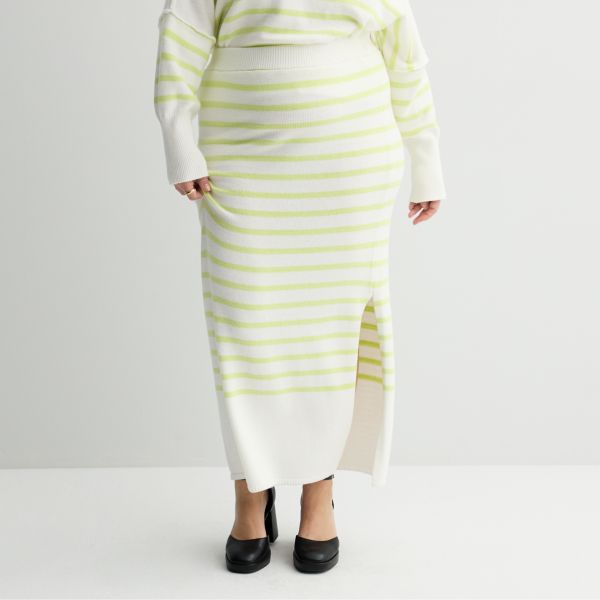 Юниорская вязаная макси-юбка плюс сайз So, цвет white lime stripe
Юниорская вязаная макси-юбка плюс сайз So, цвет white lime stripe