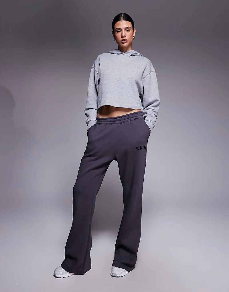 Широкие брюки-джоггеры Kaiia из хлопковой смеси с вышитым логотипом, темно-серого цвета
Широкие брюки-джоггеры Kaiia из хлопковой смеси с вышитым логотипом, темно-серого цвета