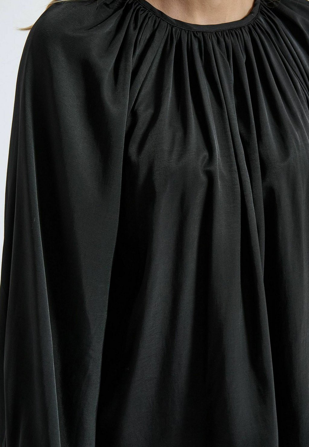 Блуза BELIS PEPPERCORN, черный 
Блуза BELIS PEPPERCORN, черный