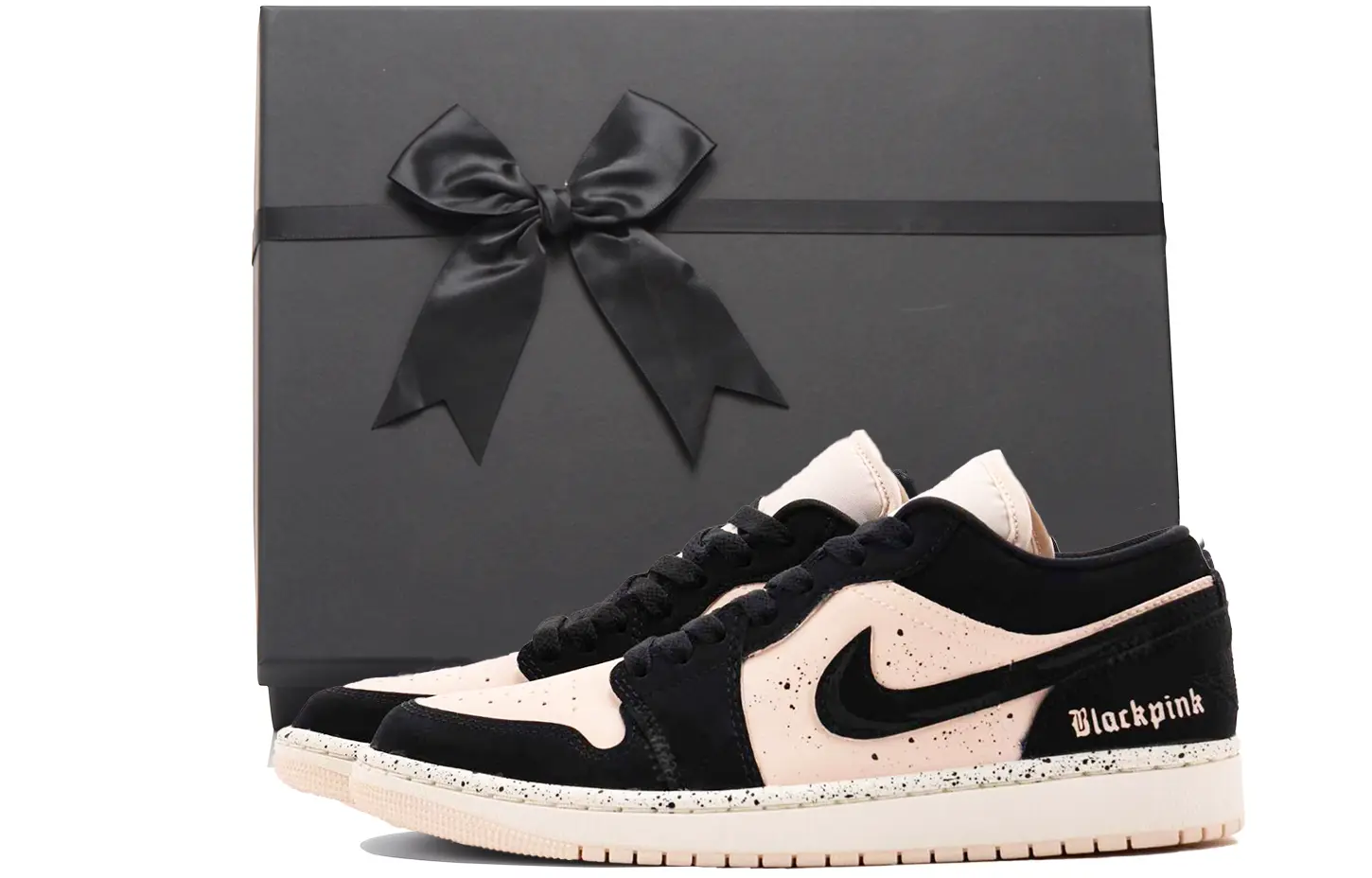 Jordan Кроссовки Air 1 с амортизацией, износостойкие, низкие, винтажные, баскетбольные, унисекс, черный с розовым
Jordan Кроссовки Air 1 с амортизацией, износостойкие, низкие, винтажные, баскетбольные, унисекс, черный с розовым