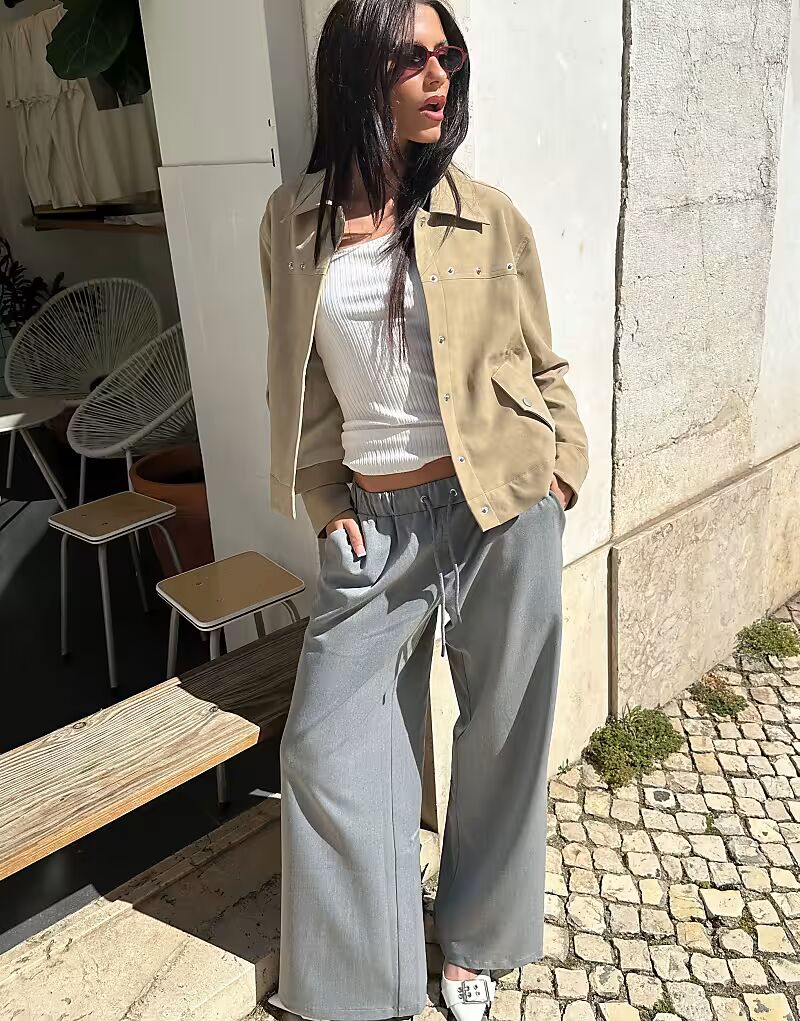 Свободная куртка Labelrail x Barbara Ines из искусственной замши в серо-коричневом цвете
Свободная куртка Labelrail x Barbara Ines из искусственной замши в серо-коричневом цвете