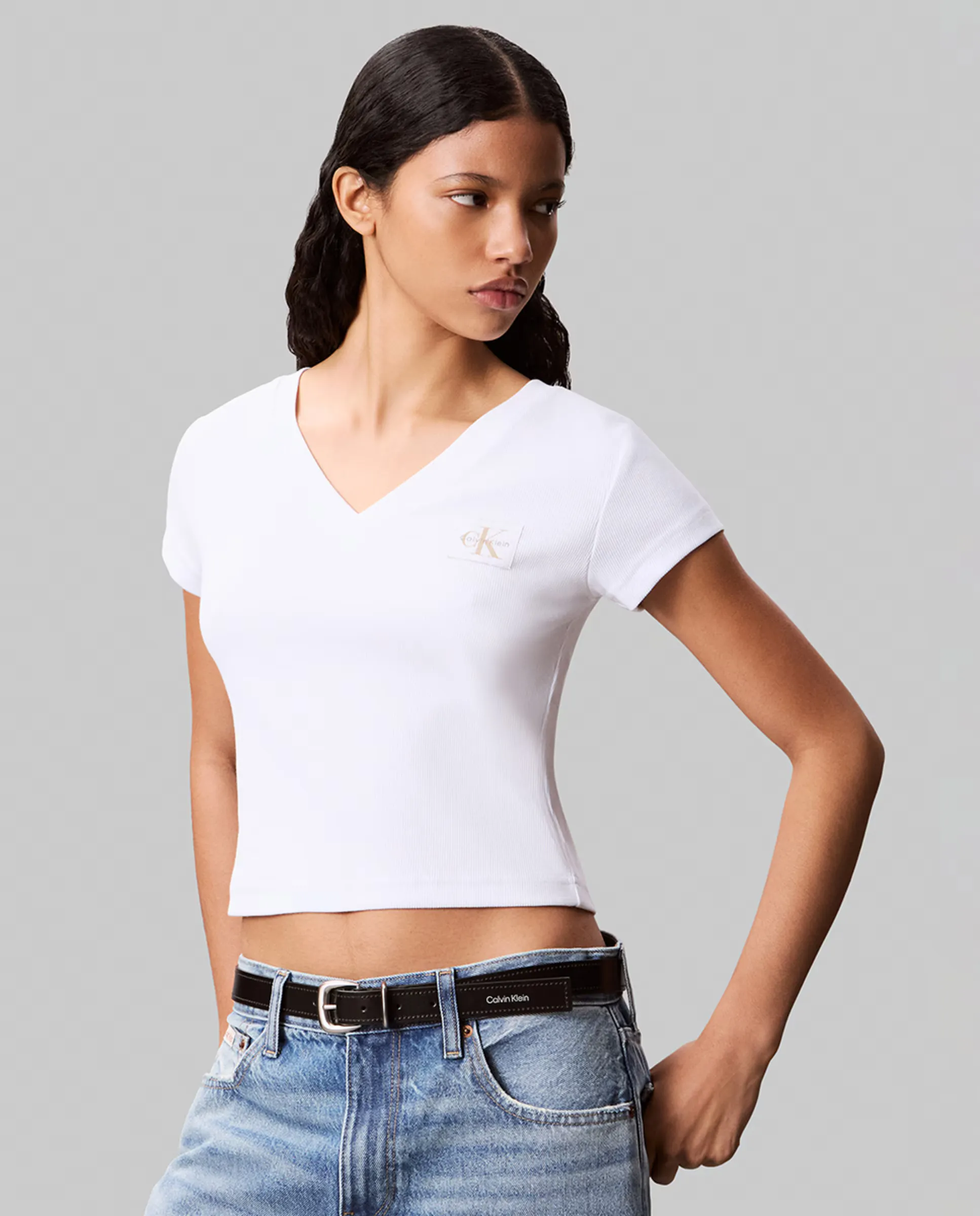 Женская футболка с V-образным вырезом Calvin Klein Jeans, белый
Женская футболка с V-образным вырезом Calvin Klein Jeans, белый