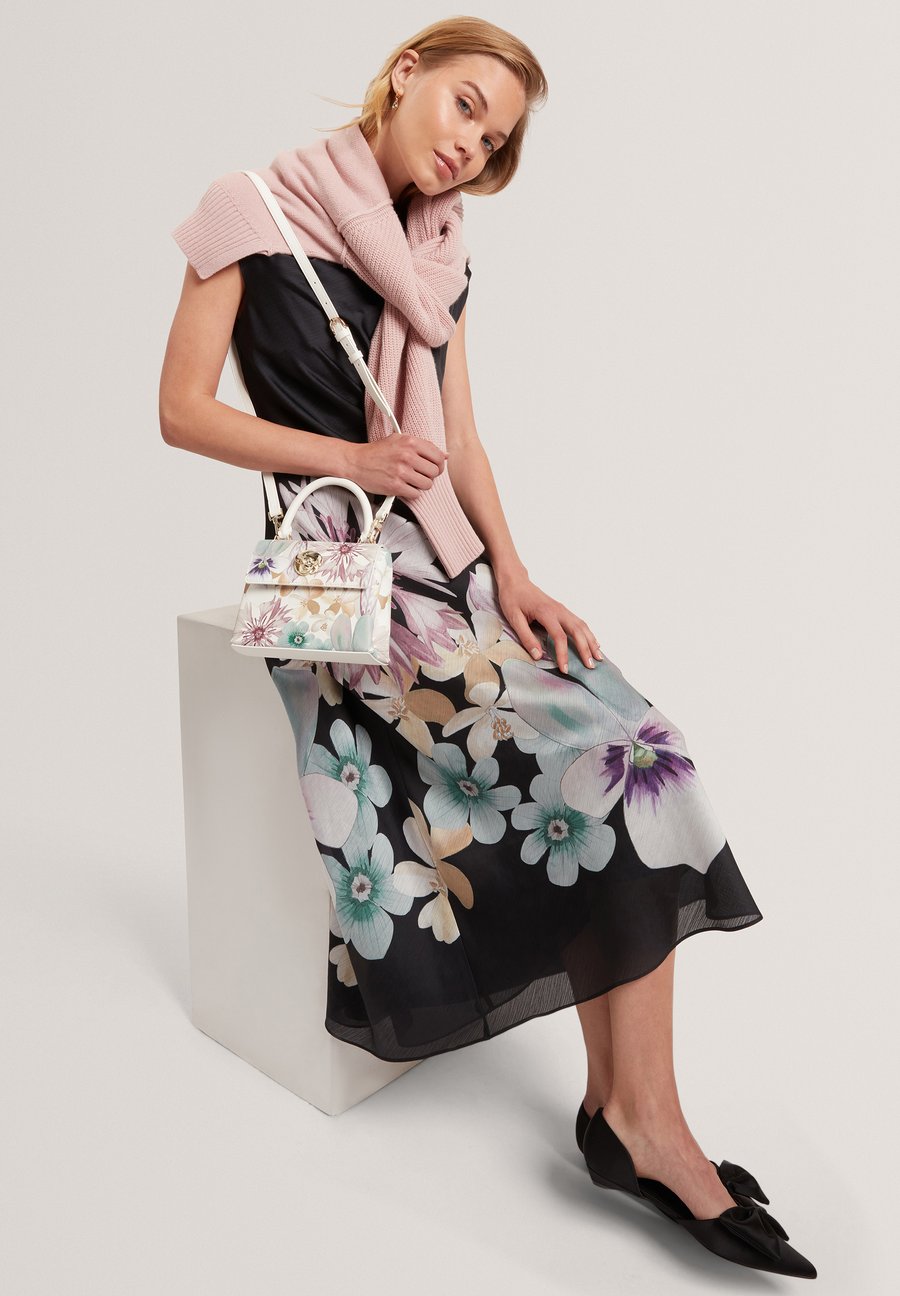 Сумка Ted Baker HELENSI MINI, White
Сумка Ted Baker HELENSI MINI, White