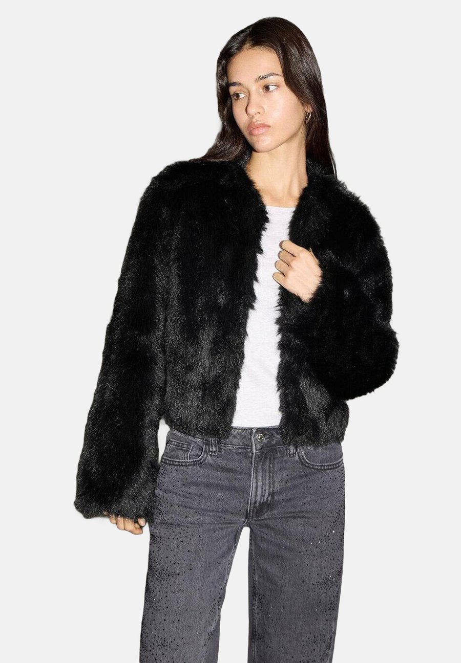 Зимнее пальто Mango Kids TEEN, Black\N/Black
Зимнее пальто Mango Kids TEEN, Black\N/Black