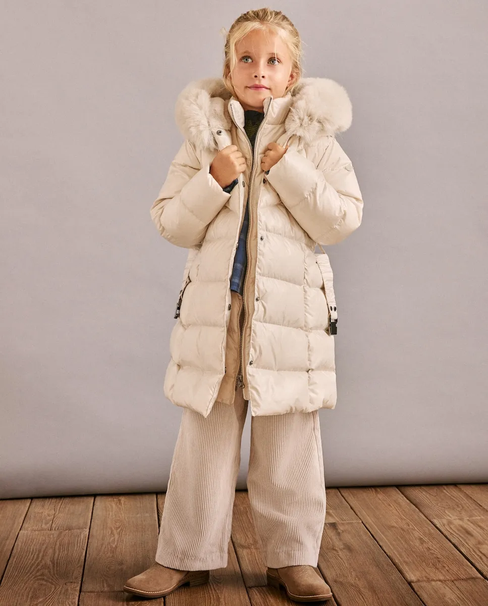 Детский пуховик с фантазийным перьевым декором Coconut El Corte Inglés, экрю
Детский пуховик с фантазийным перьевым декором Coconut El Corte Inglés, экрю