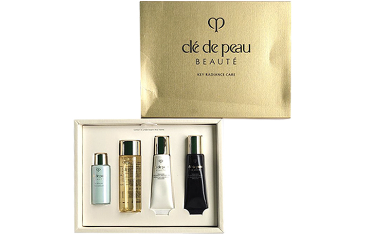 Набор для ухода Radiance Revitalizing из трех этапов: сыворотки, дневной и ночной лосьон, ватные диски Clé De Peau Beauté
Набор для ухода Radiance Revitalizing из трех этапов: сыворотки, дневной и ночной лосьон, ватные диски Clé De Peau Beauté