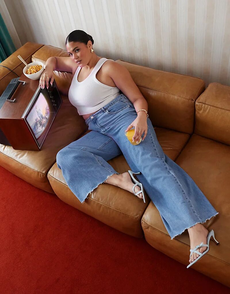 Джинсы с высокой талией и широкими штанинами, чистого синего цвета ASOS
Джинсы с высокой талией и широкими штанинами, чистого синего цвета ASOS