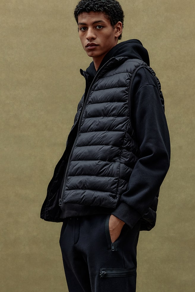 Приталенный водоотталкивающий стеганый жилет H&M, черный
Приталенный водоотталкивающий стеганый жилет H&M, черный