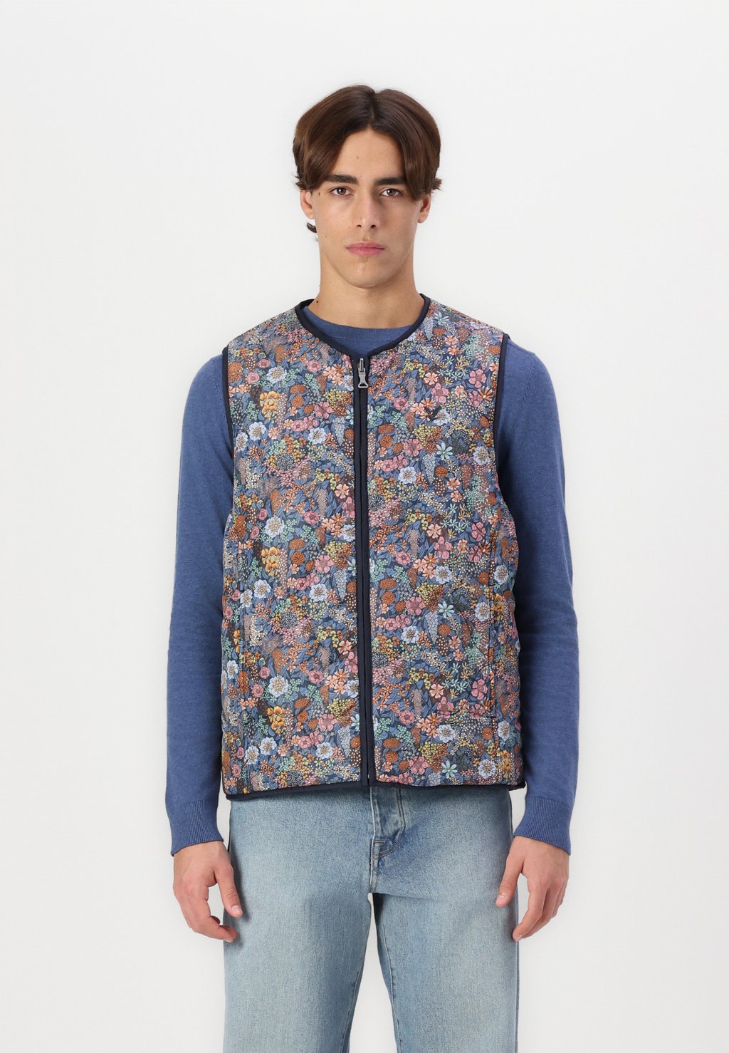 Легкая куртка REVERSIBLE GILET MADE WITH LIBERTY Lyle & Scott, мультиколор
Легкая куртка REVERSIBLE GILET MADE WITH LIBERTY Lyle & Scott, мультиколор